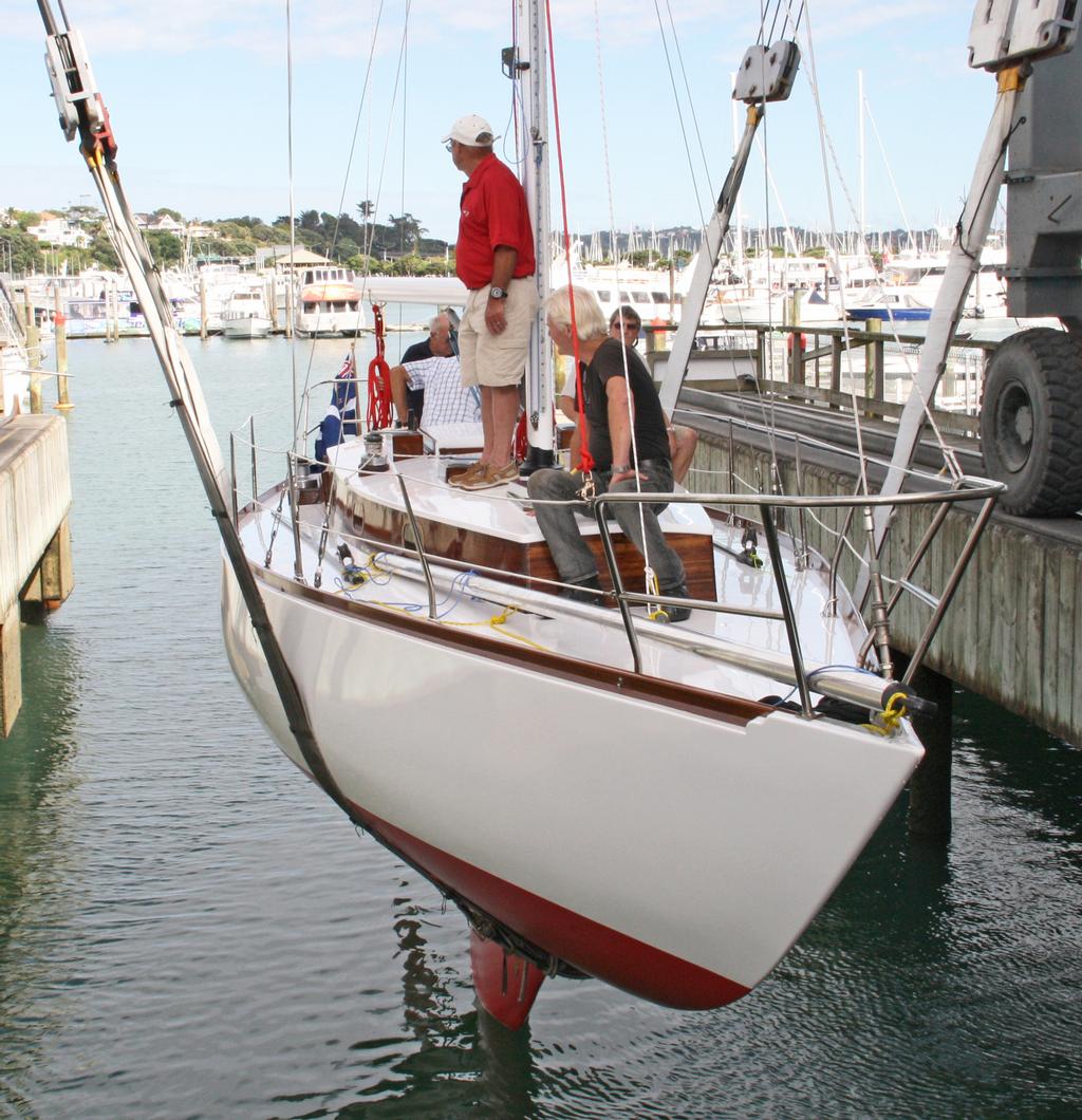 Rainbow II's keel touches the Waitemata for the first time in 45 years  © Alan Sefton